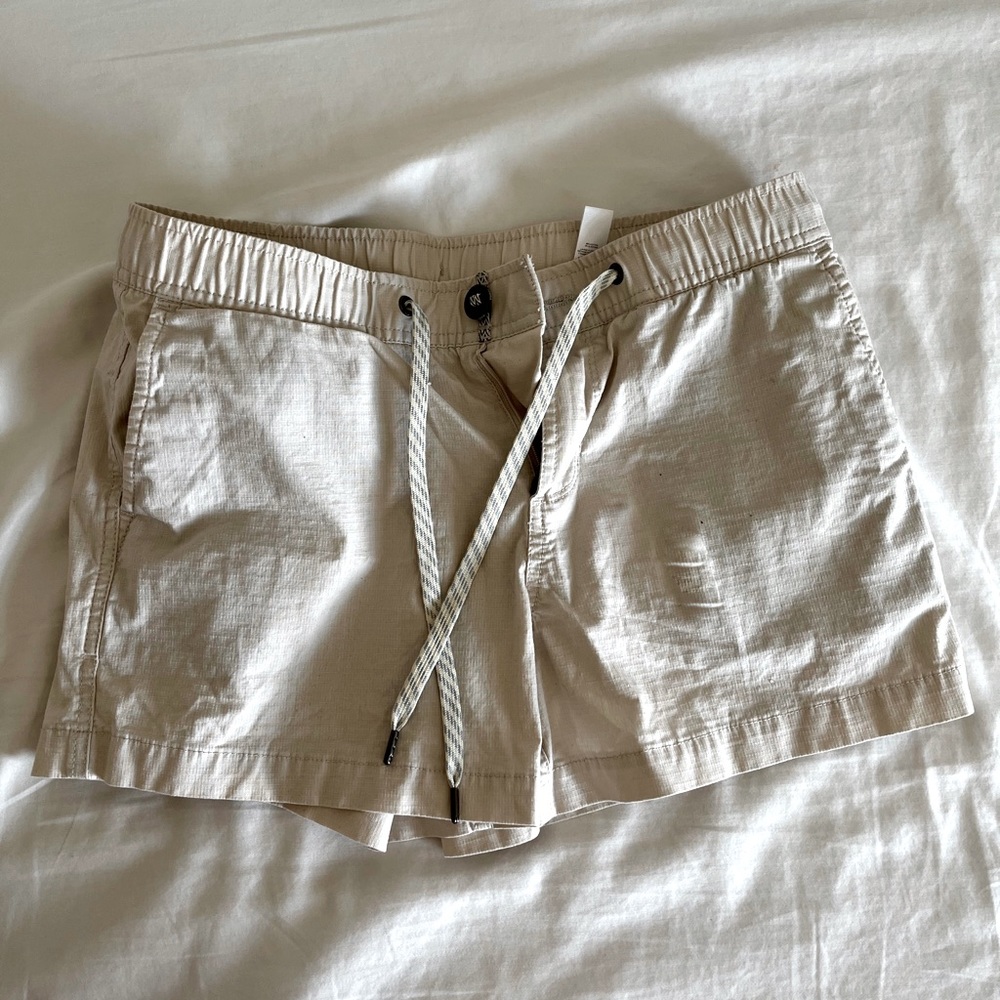 Vuori Shorts. Size Small.